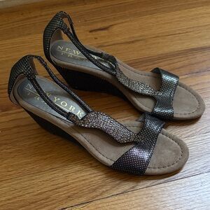 New York Transit 6.5 Women's Black Metallic Sparkle Wedge Sandals